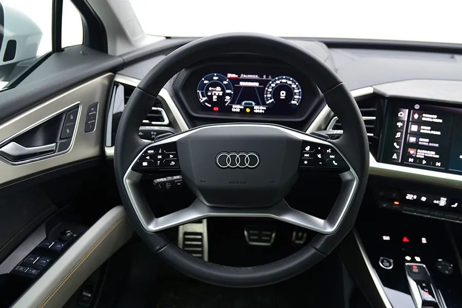 奥迪Q5 etron:当奥迪开始玩纯电之后,感觉别人有的是机会休闲区蓝鸢梦想 - Www.slyday.coM 奥迪Q5 etron:当奥迪开始玩纯电之后,感觉别人有的是机会休闲区蓝鸢梦想 - Www.slyday.coM