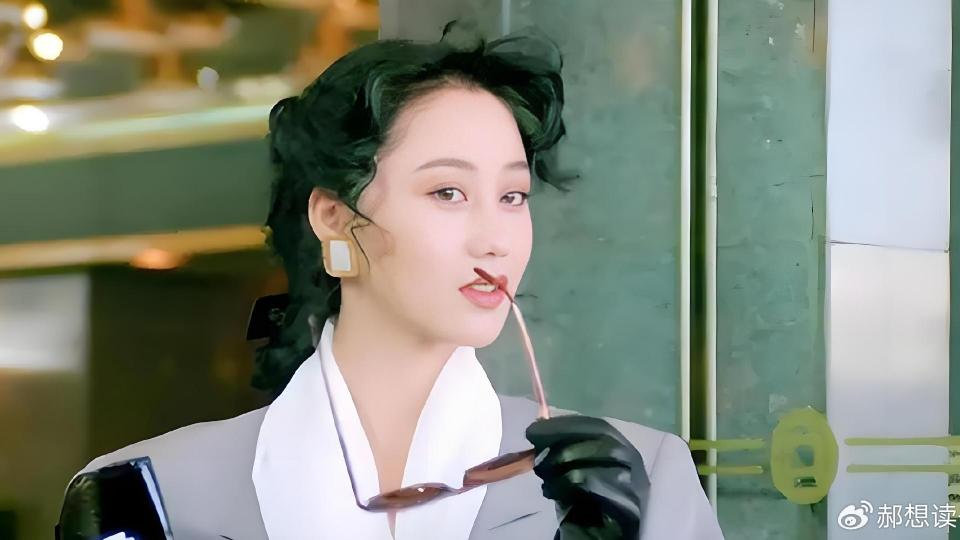 李连杰为其抛妻弃女，赌王想纳为五太，利智因老公住院不陪护引争议