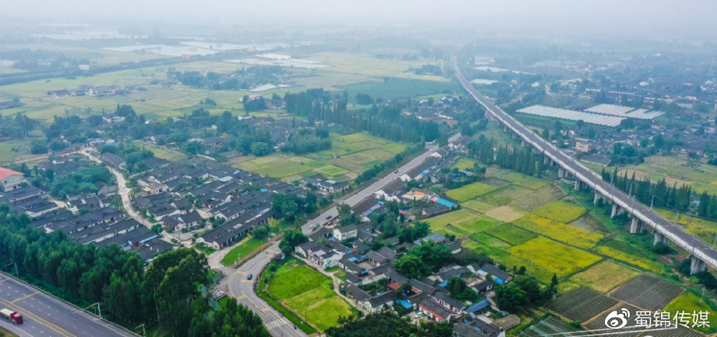 你真的讨厌贯穿式灯组吗?不,是因为你没有休闲区蓝鸢梦想 - Www.slyday.coM 你真的讨厌贯穿式灯组吗?不,是因为你没有休闲区蓝鸢梦想 - Www.slyday.coM