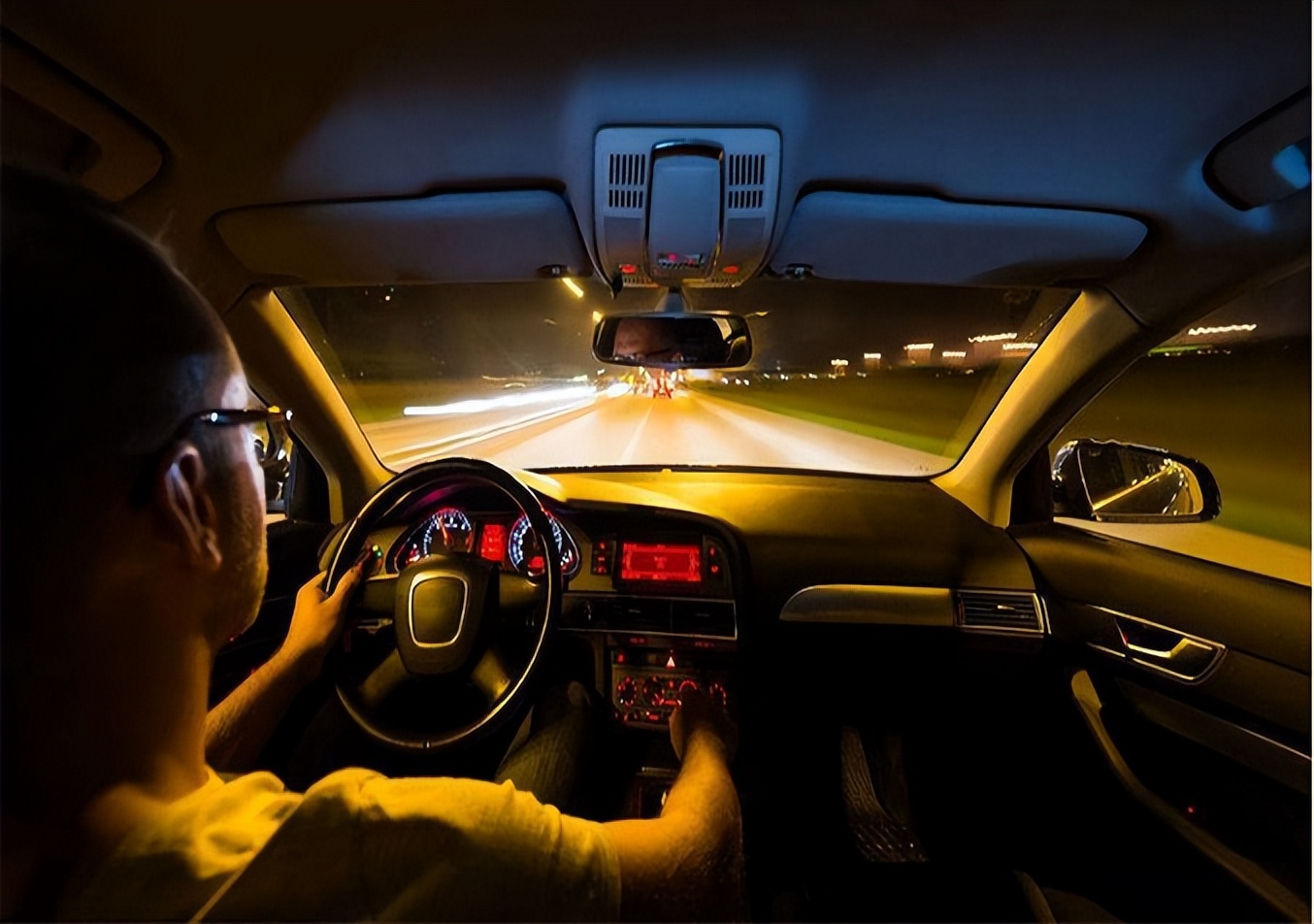 车灯“暗语”!闪1下、2下、3下是什么意思?不懂别说是“老手”休闲区蓝鸢梦想 - Www.slyday.coM 车灯“暗语”!闪1下、2下、3下是什么意思?不懂别说是“老手”休闲区蓝鸢梦想 - Www.slyday.coM