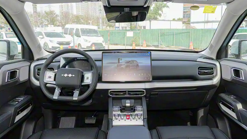 售14.98万元 方程豹钛3新增501km后驱Ultra版上市