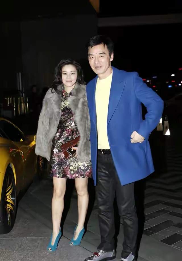 67岁钟镇涛宝刀不老，与章小蕙的离婚破产后，遇见贤妻走出低谷