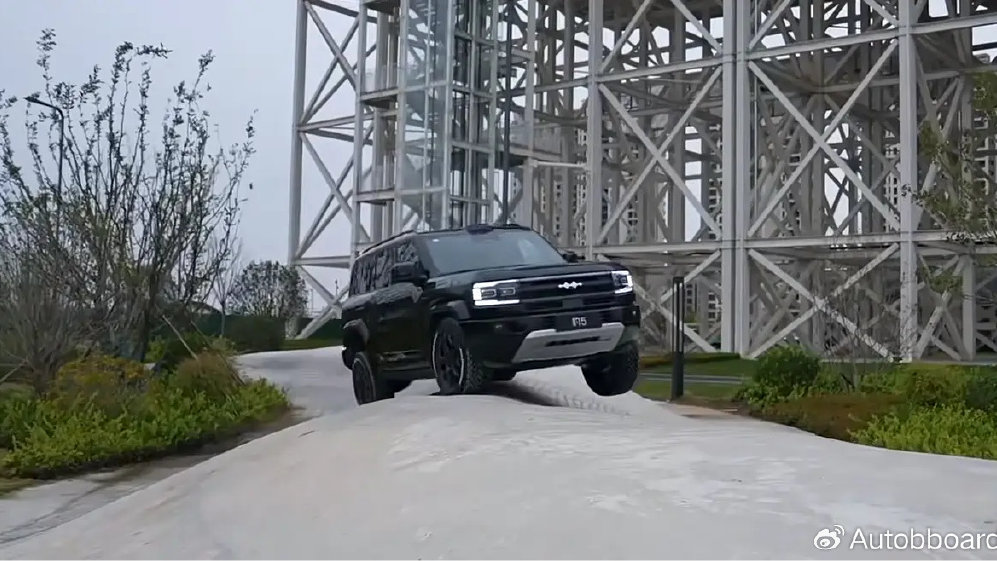 方程豹豹5长续航版上市，26.98万起，纯电续航210km