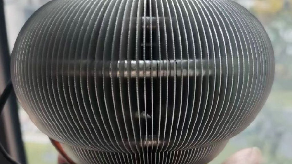 价值千元的电脑散热器，造型神似UFO，堪称艺术品