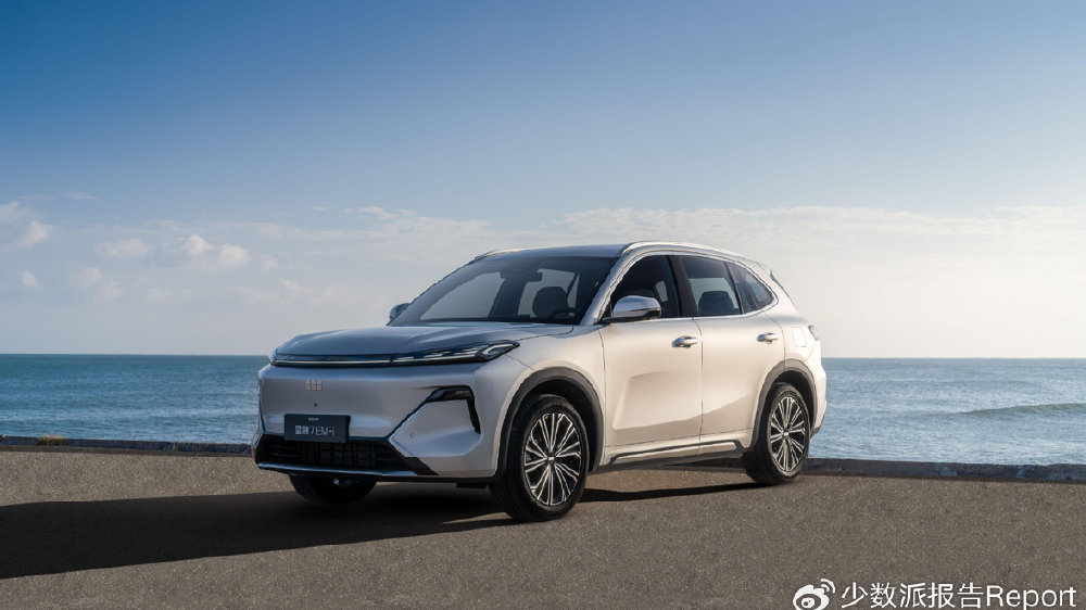 上市一个月销量猛追比亚迪！吉利星舰7到底好在哪？