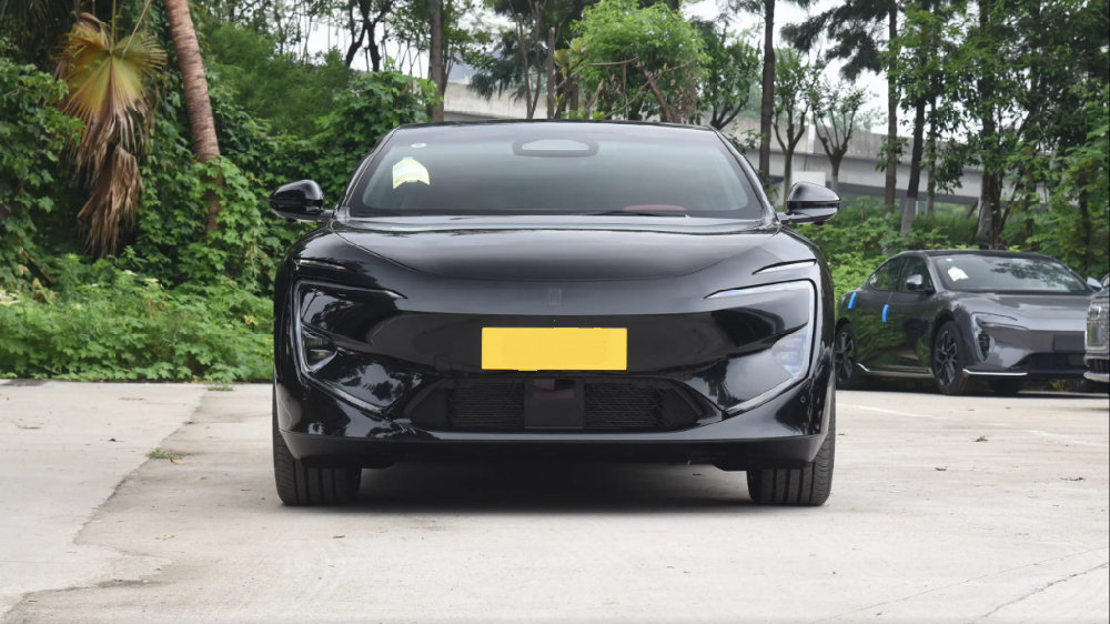 阿维塔12和奔驰E级，30万的预算你会怎么选？