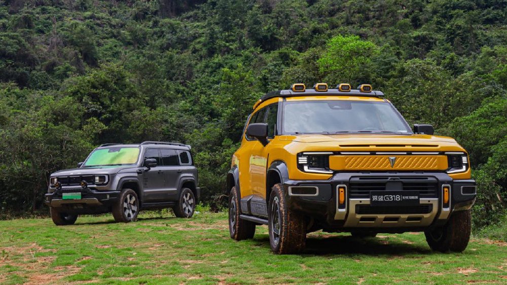 20万预算买方盒子，深蓝G318无忧穿越版和BJ40增程，谁更好？