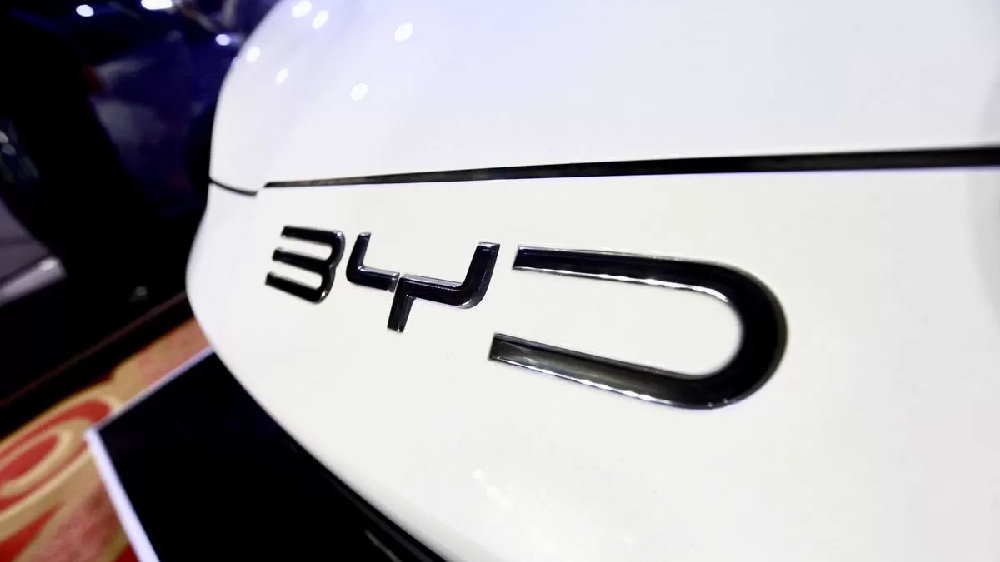 全球首家，比亚迪为智能泊车兜底，车主放心开