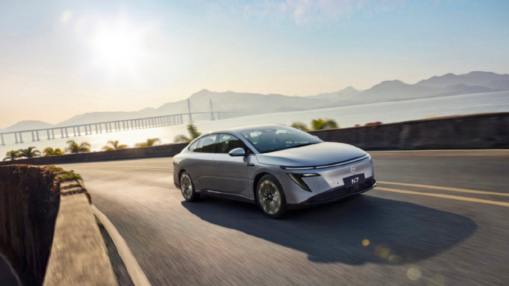 东风日产N7：追风赶月莫停留，平芜尽处是春山