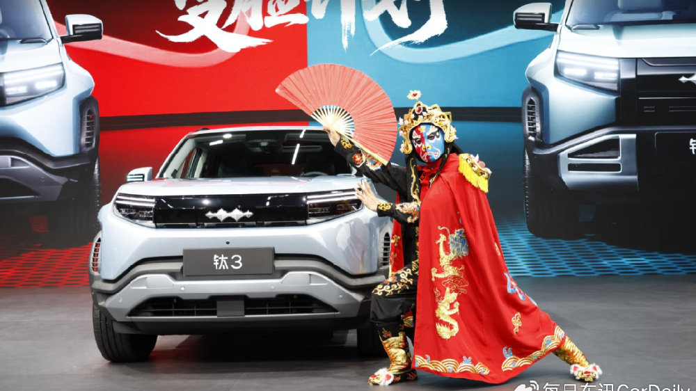 成都车展直击方程豹钛3「变脸」，便利程度如换手机壳