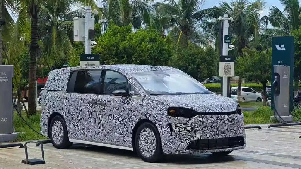 华为首款MPV要来了，或对标腾势D9，有望明年上半年上市