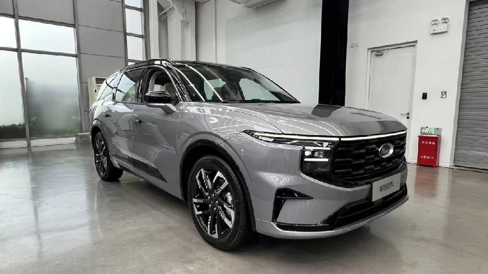 百万级豪车同款半苯胺真皮，配置用料全面提升，26款锐界L亮相