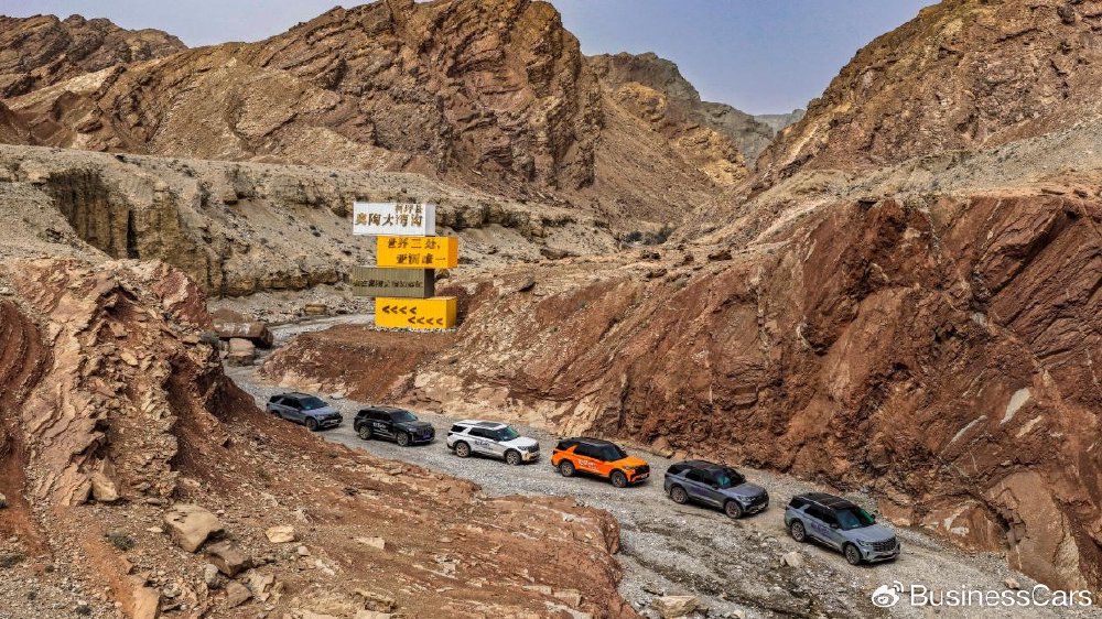 “福探长”挺进死亡之海 首创车企塔克拉玛干锁边行动