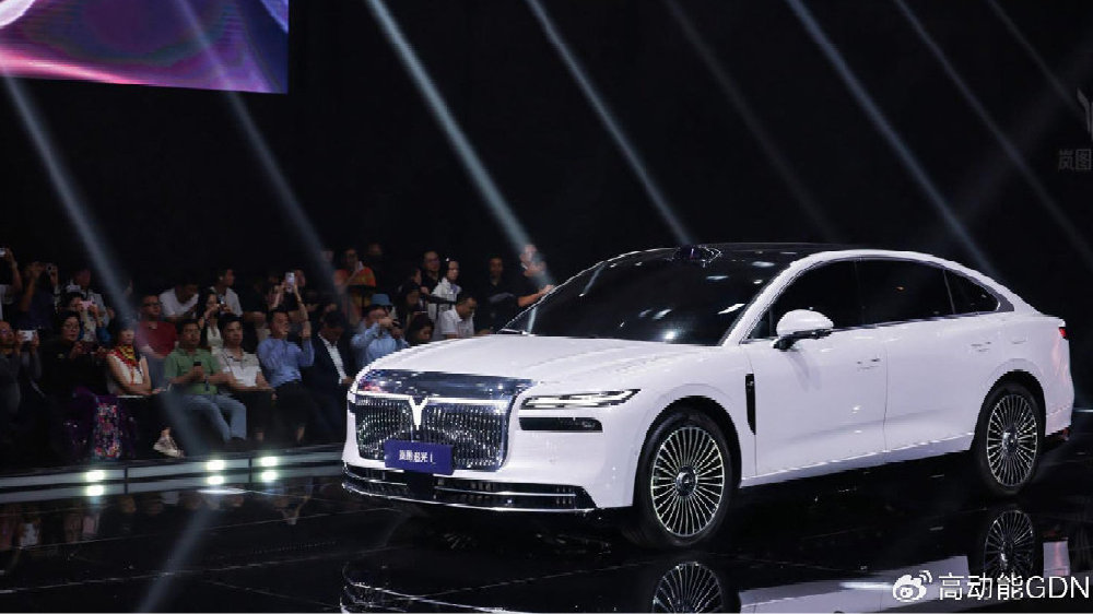 岚图“库里南”与岚图“迈巴赫”一起来了