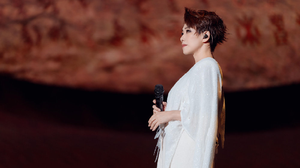 林忆莲长沙演唱会掀热潮：重现《歌手》名场面，圆八年歌王情结