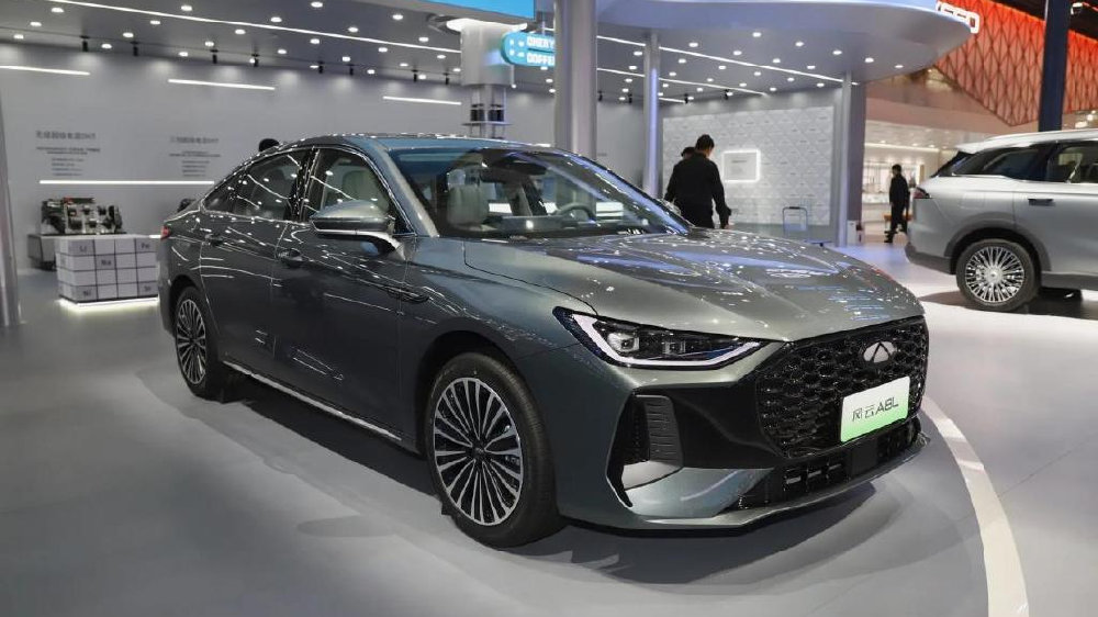 10万级混动家轿怎么选？奇瑞风云A8L对比秦L，看完不纠结！