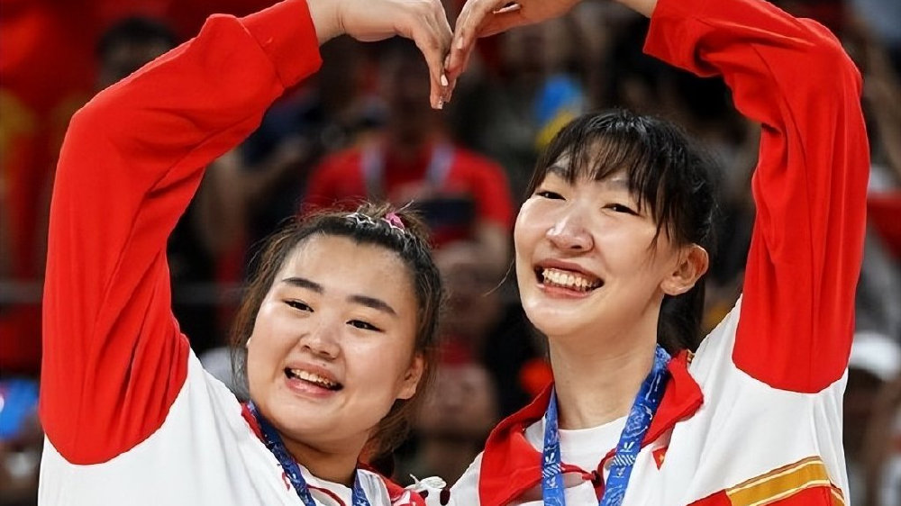 双料得分王！中国女篮24岁2米01王牌闪耀：宫帅明年招进女奥尼尔？