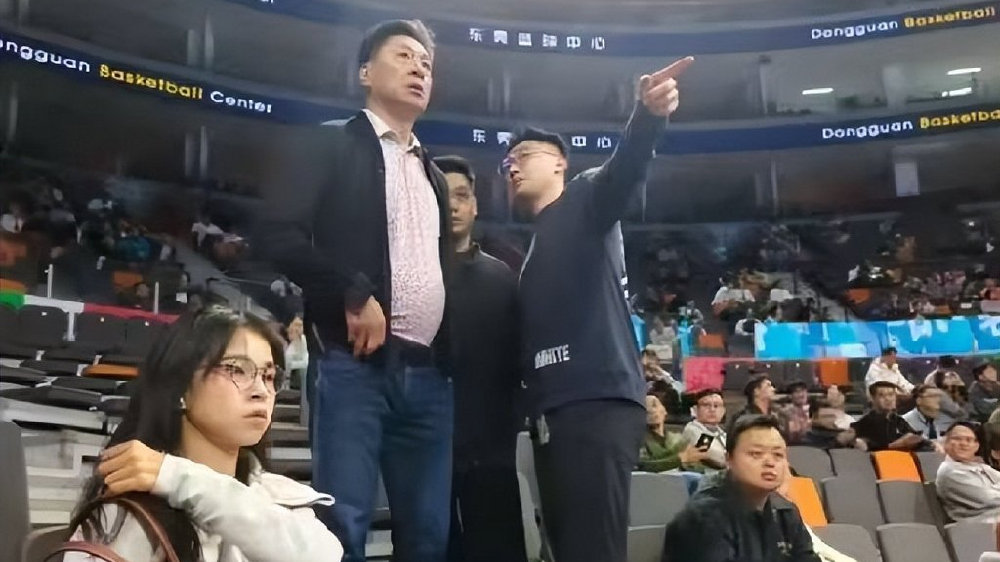 名帅助力广东争冠，福建签2米10中锋，北京重磅引援抵达，1米85后卫加