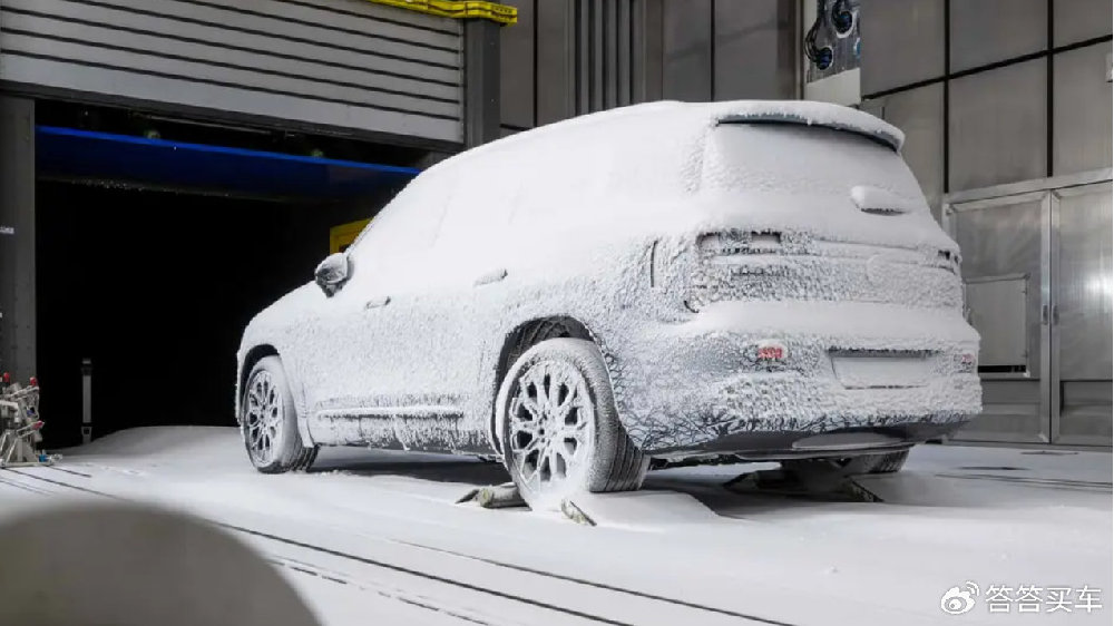 新一代奔驰GLB内饰官图发布 可选装“星空顶” 12月8日亮相