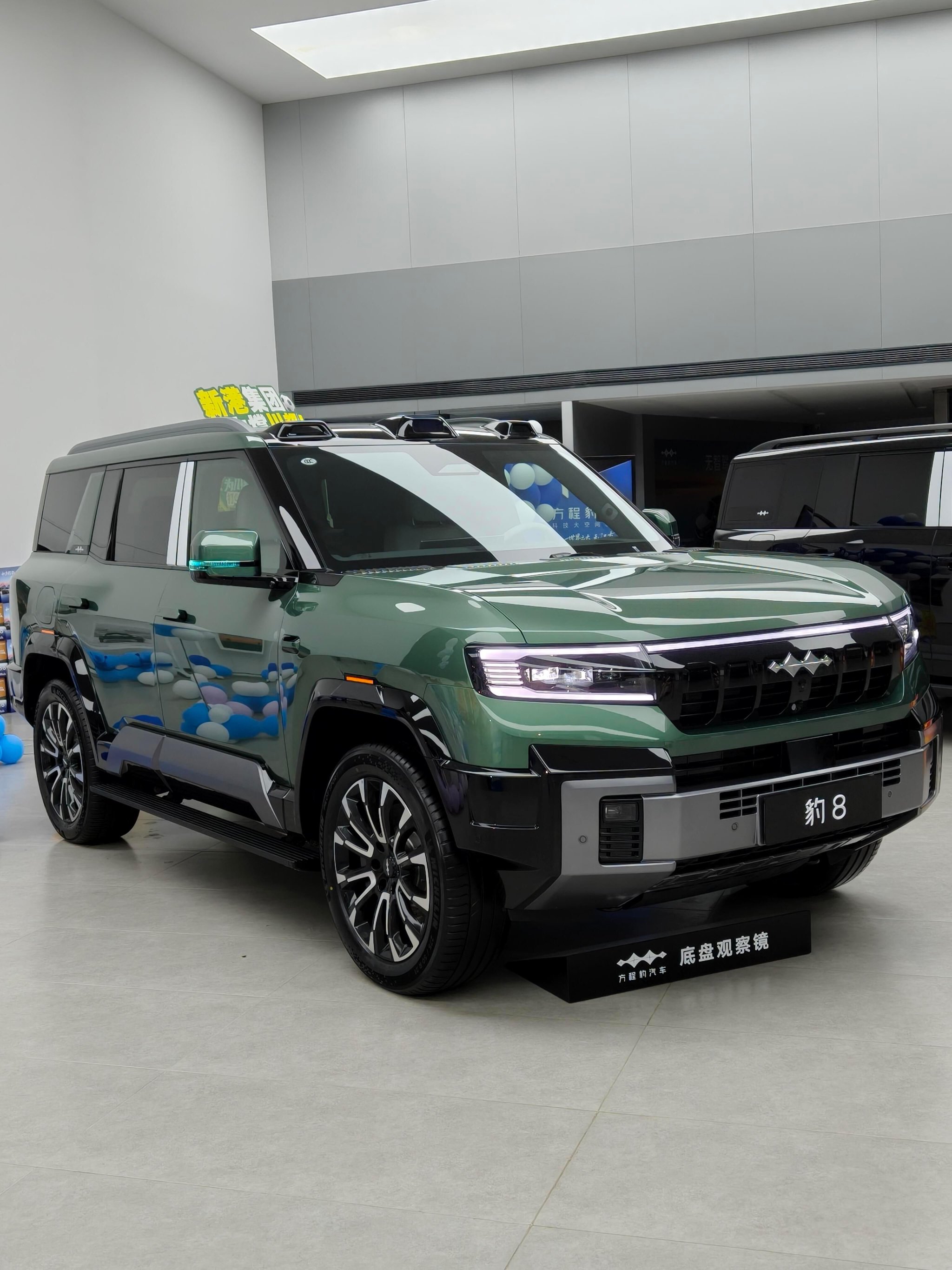 豹8大五座空间宽敞，云辇-P悬架四屏联动提升出行体验