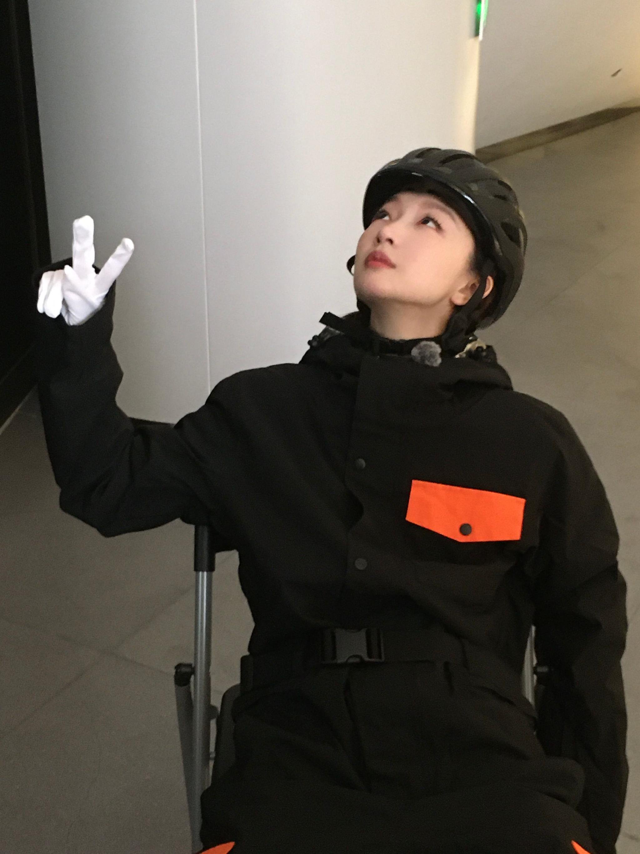 一款很爱比✌️的