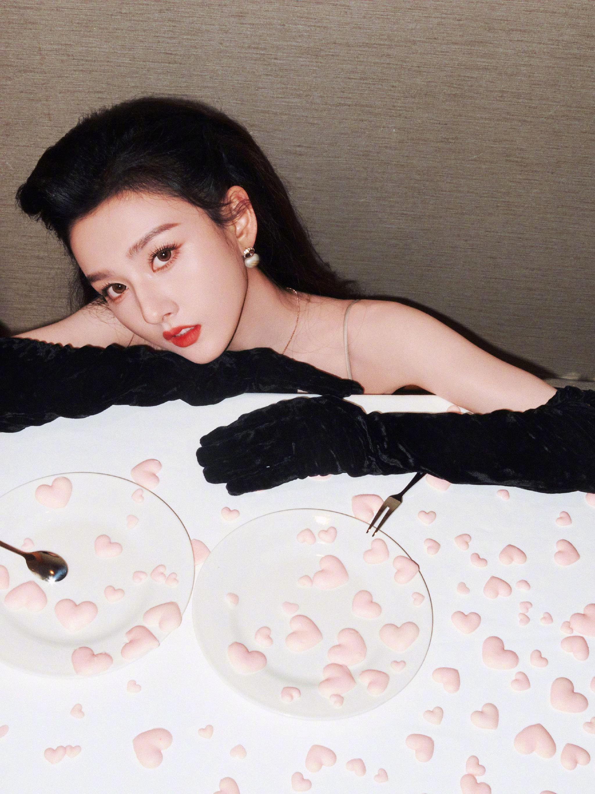 收到今日份@宋祖儿lareina 带来的甜蜜惊喜，是暖心又精致的小鹅