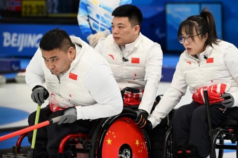 中国轮椅冰壶队大胜<a href=