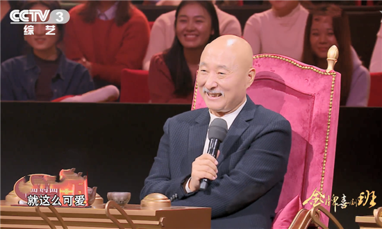 “金牌喜剧班”陈佩斯班同款身材女学员扎堆，郭德纲拿孙越砸挂