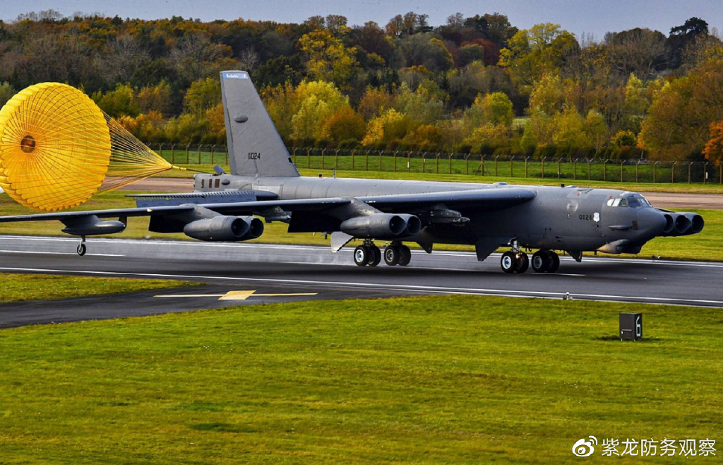 离俄第2大城市仅320公里，美B52飞跃俄边境，乌军趁机打响反攻