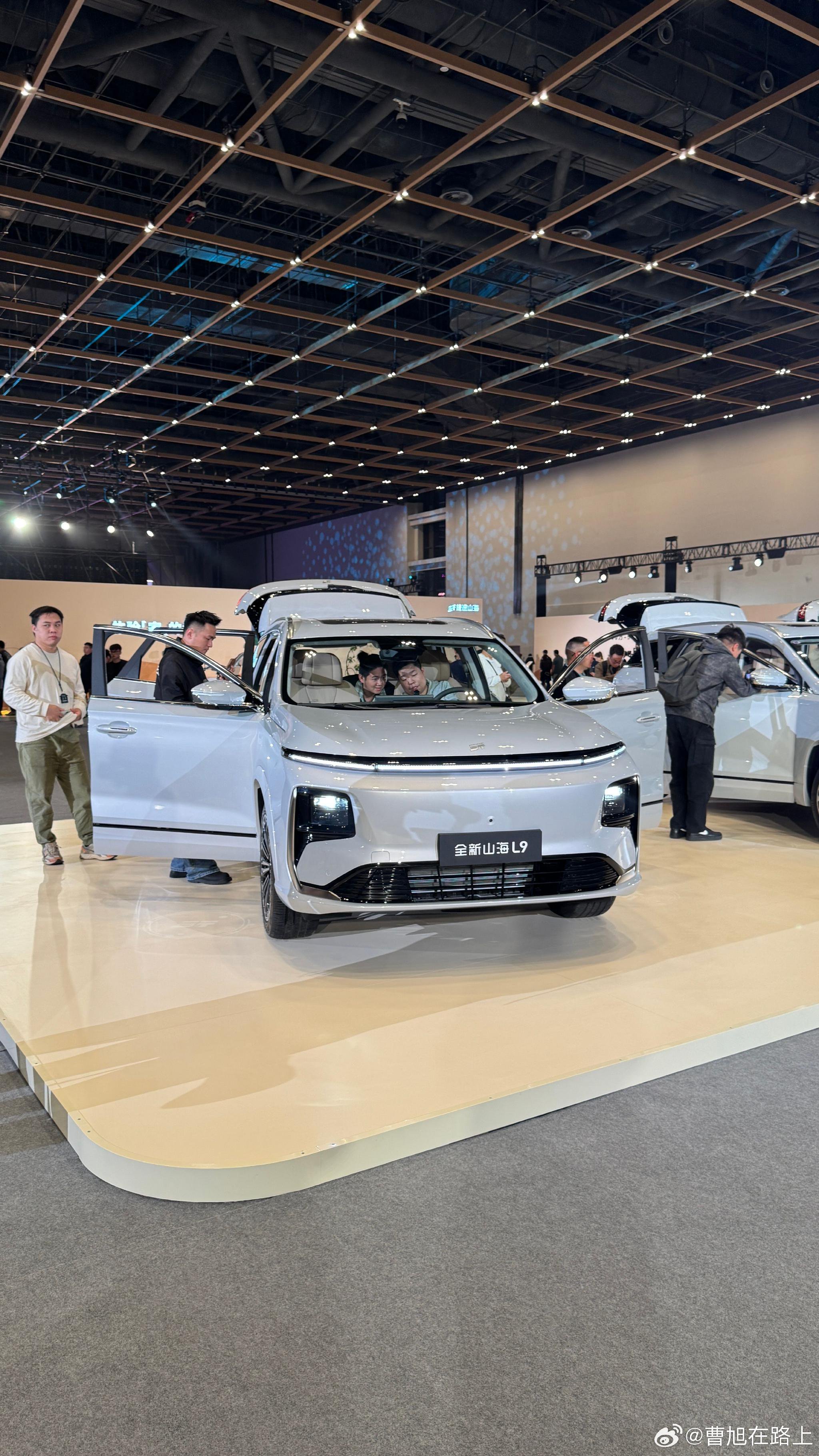 捷途全新山海L9 主打的是20万以内价位 标配零重力座椅的6座SUV 卷 是真的卷