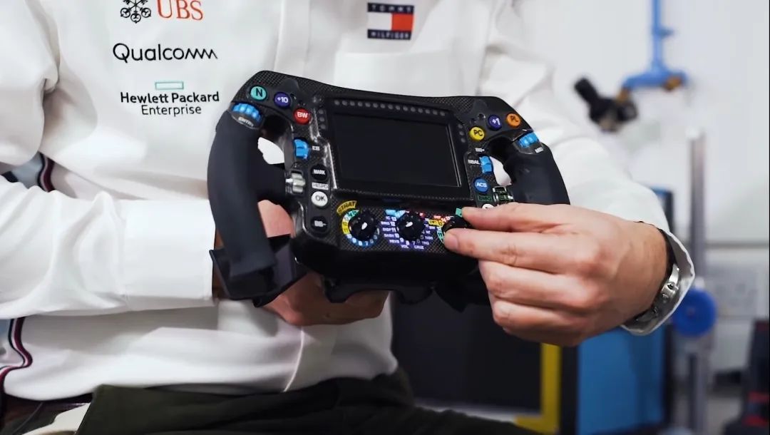 F1赛车方向盘看不懂?那就来看看这个!