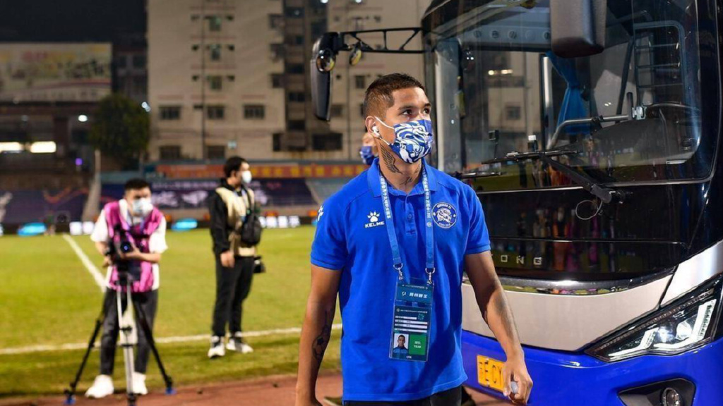 中国足球笑柄，首位归化球员放弃中国国籍获批，3年0出场赚6300万休闲区蓝鸢梦想 - Www.slyday.coM