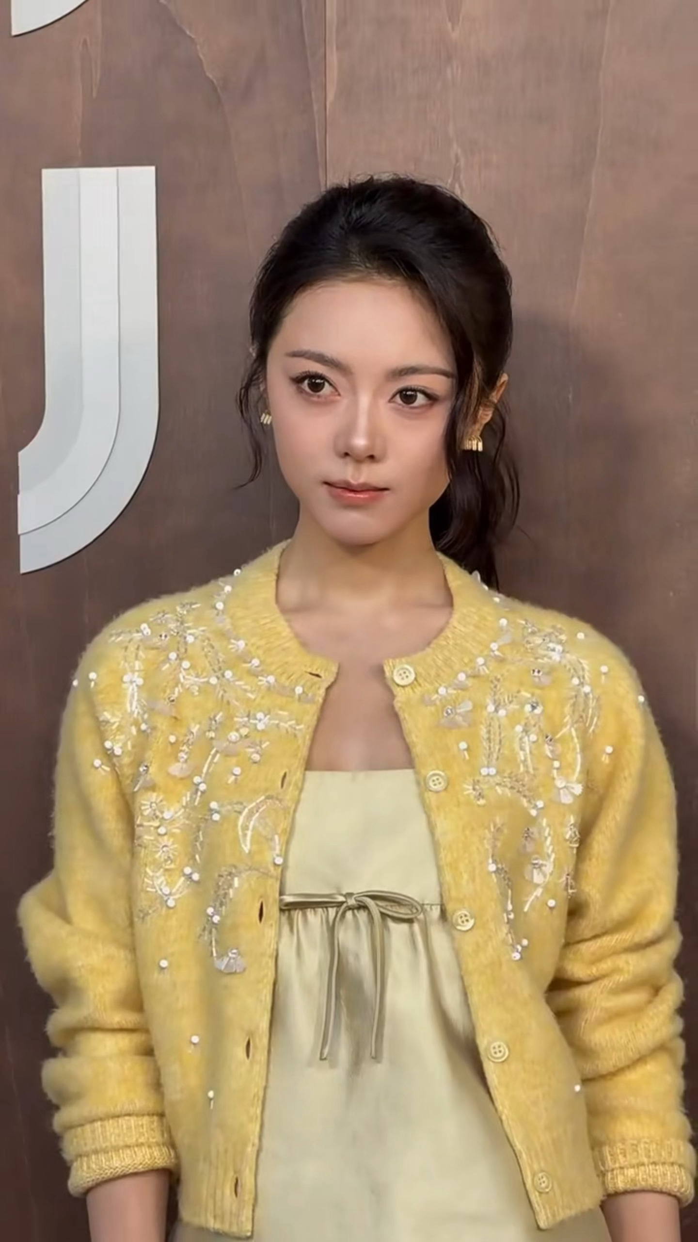 赵今麦miumiu看秀来了！美而萌之奶黄包