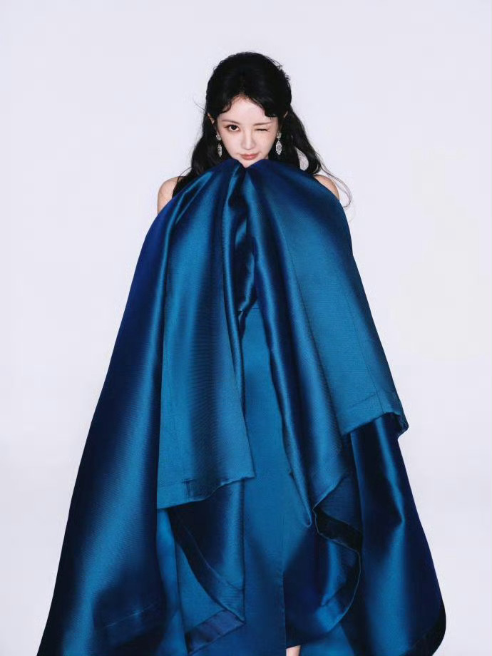 田曦薇星光大赏第二套造型出图，太明媚了小田