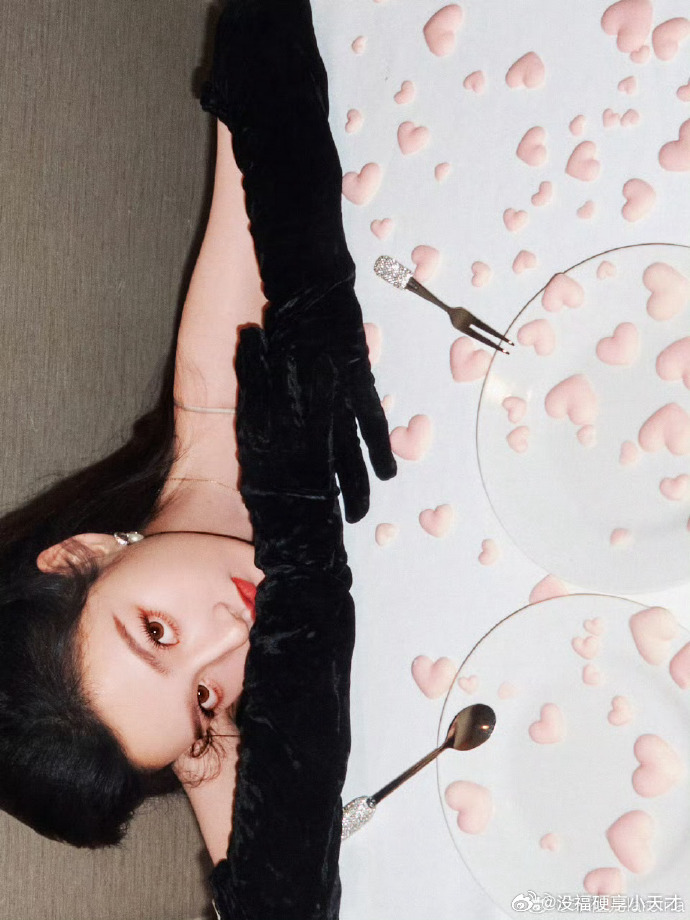 宋祖儿春日彩色穿搭活力满满