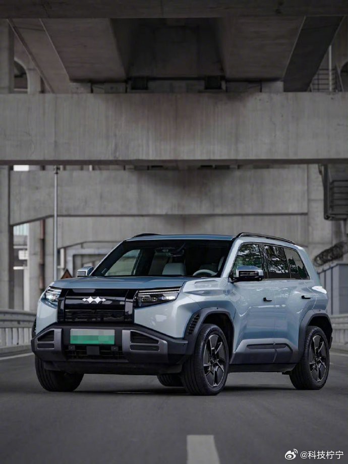 豹钛3星月银版13万起售，天神之眼系统解锁全地形智驾