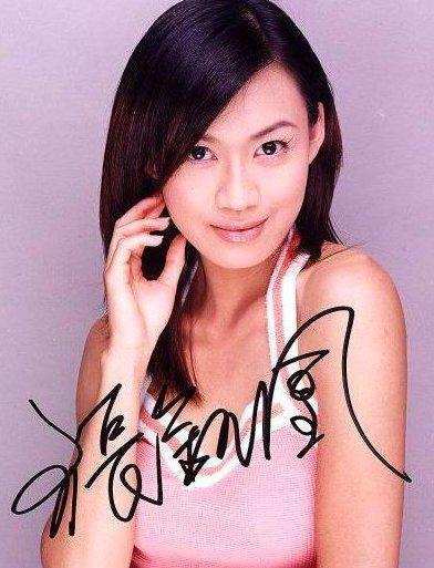 49岁苏见信与美女夜店亲密嗨玩，年初才与相恋17年女友分手