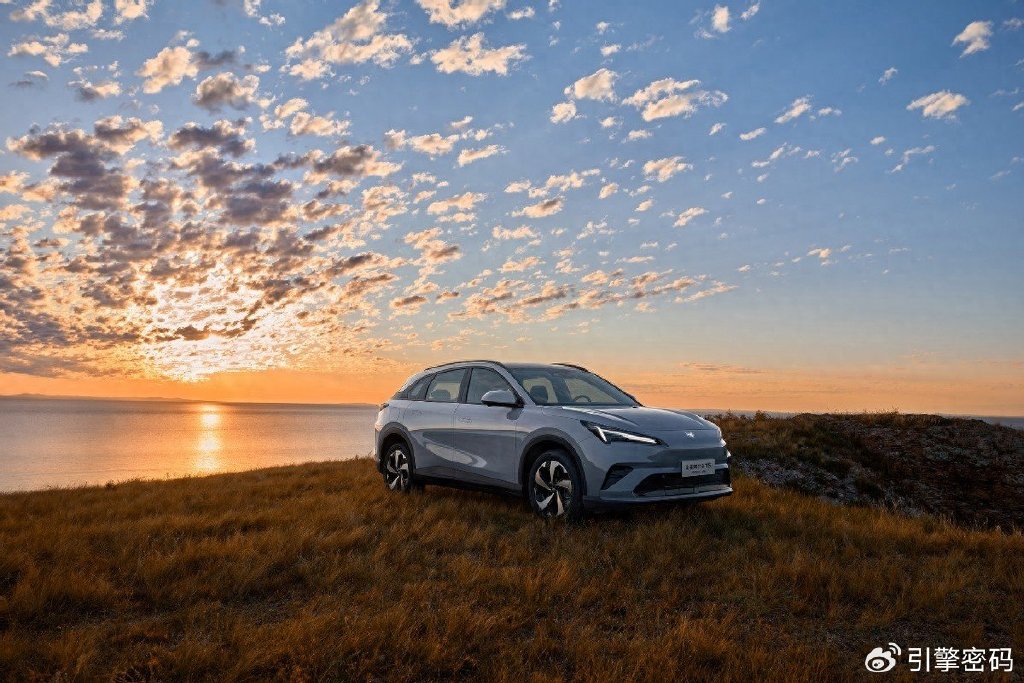 全新阿尔法T5左手元境智行，右手神擎增程