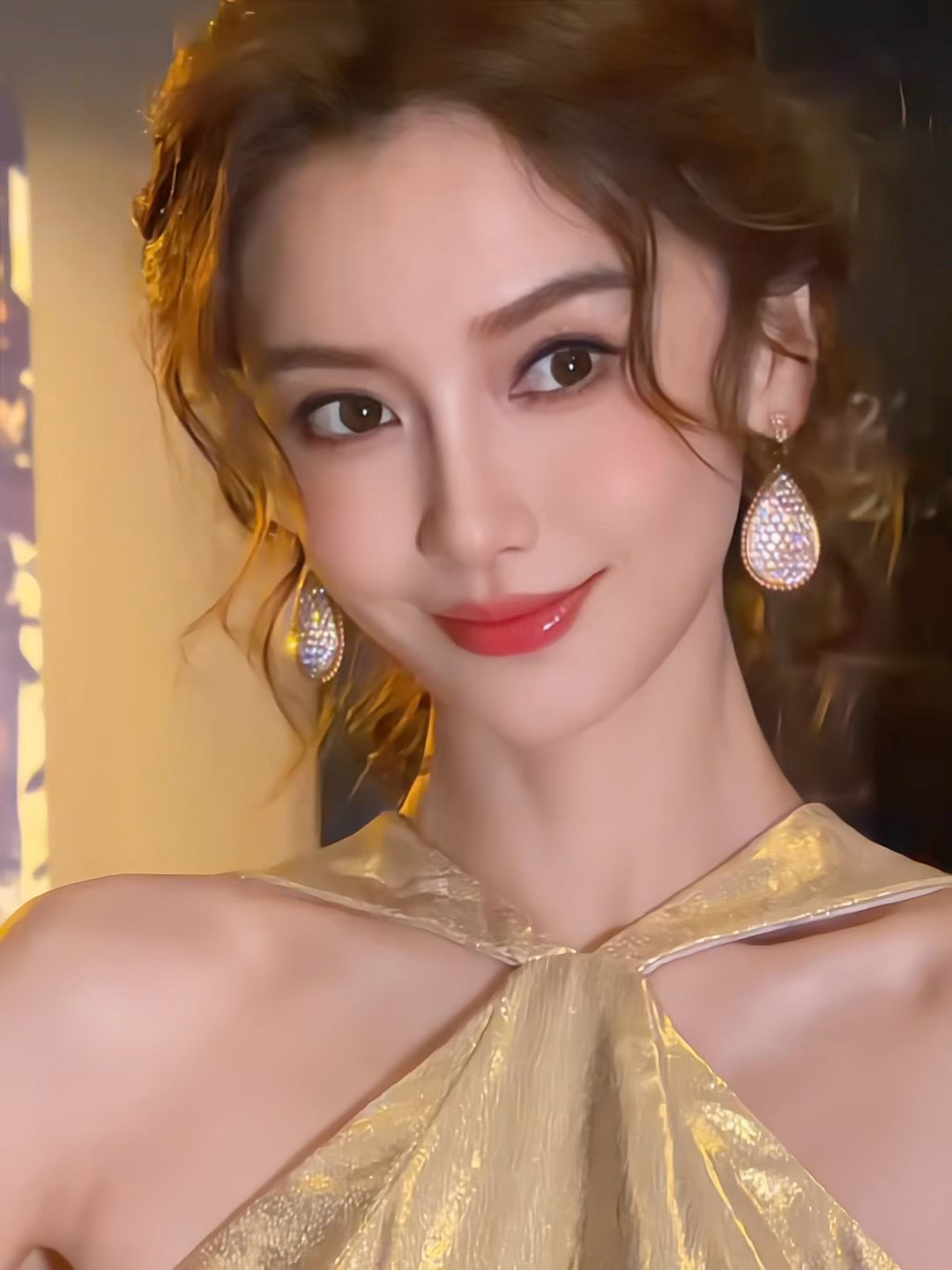 Angelababy穿Alexis Mabille高定亮相芭莎艺术之夜