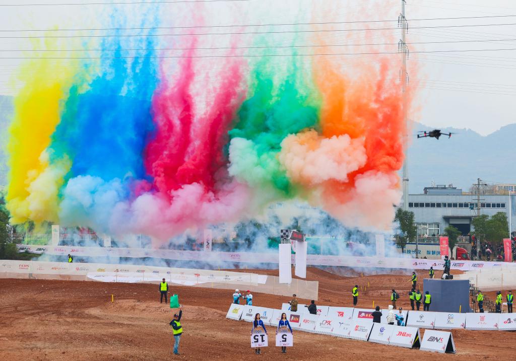 追光｜无畏寒冷！来一场刺激的摩托越野吧