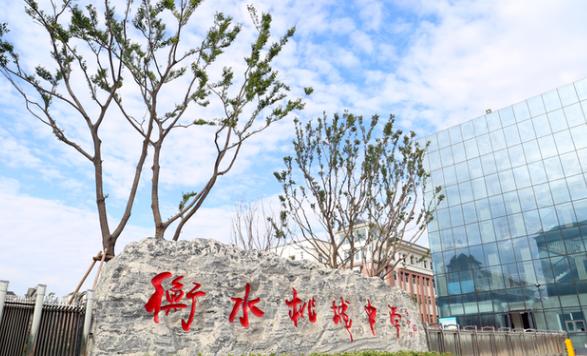 衡水桃城中学老师猥亵?警方在线辟谣:有人为流量伪造聊天记录休闲区蓝鸢梦想 - Www.slyday.coM 衡水桃城中学老师猥亵?警方在线辟谣:有人为流量伪造聊天记录休闲区蓝鸢梦想 - Www.slyday.coM