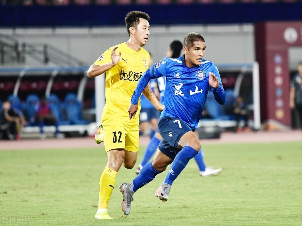 中国足球笑柄，首位归化球员放弃中国国籍获批，3年0出场赚6300万休闲区蓝鸢梦想 - Www.slyday.coM