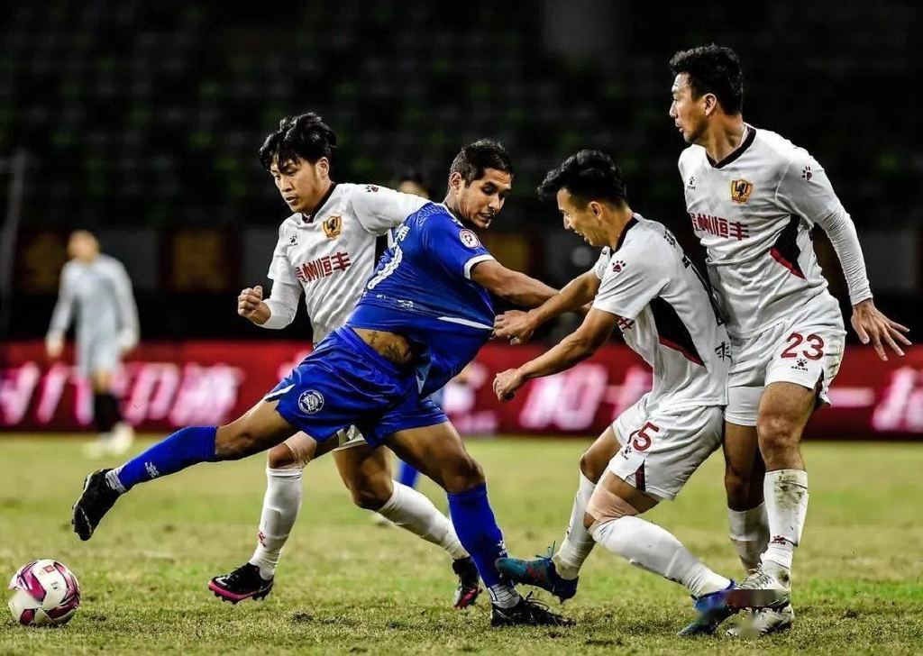 中国足球笑柄，首位归化球员放弃中国国籍获批，3年0出场赚6300万休闲区蓝鸢梦想 - Www.slyday.coM