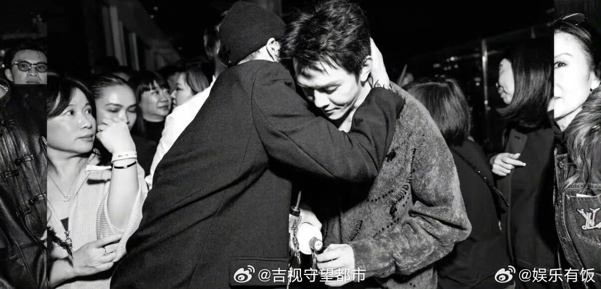 李佳琦追星王嘉尔成功，活动现场拥抱