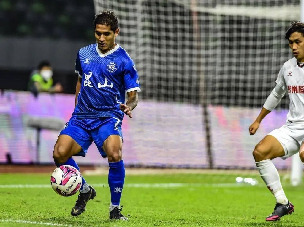 中国足球笑柄，首位归化球员放弃中国国籍获批，3年0出场赚6300万休闲区蓝鸢梦想 - Www.slyday.coM