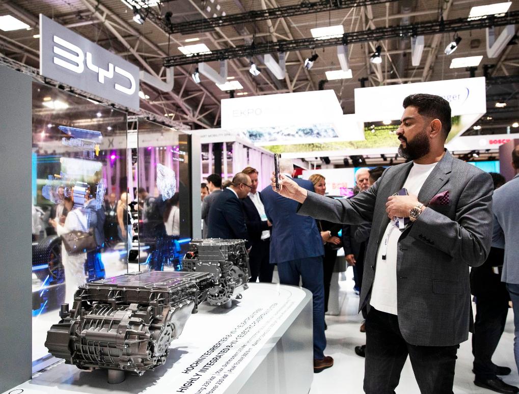 列国鉴·德国 | 记者观察：德国汽车电动化转型之路遭遇“逆风”