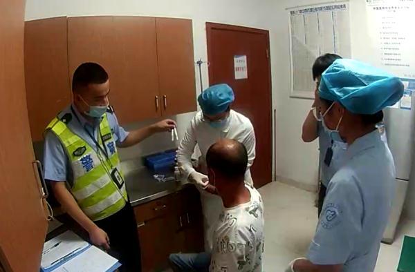 海宁一男子打“110”举报自己酒驾……休闲区蓝鸢梦想 - Www.slyday.coM 海宁一男子打“110”举报自己酒驾……休闲区蓝鸢梦想 - Www.slyday.coM