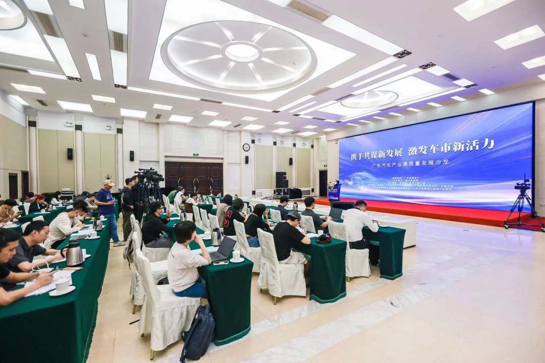 专家建言：纯电、混动多路径发展，促进汽车产业高质量进阶