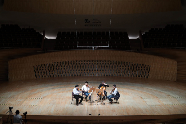 指挥缺席,他们如何完成演出?上海四重奏将领衔“2022上海新年音乐会”休闲区蓝鸢梦想 - Www.slyday.coM 指挥缺席,他们如何完成演出?上海四重奏将领衔“2022上海新年音乐会”休闲区蓝鸢梦想 - Www.slyday.coM