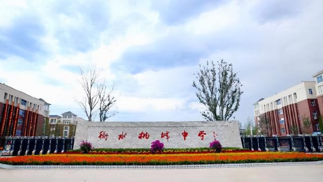 衡水桃城中学老师猥亵?警方在线辟谣:有人为流量伪造聊天记录休闲区蓝鸢梦想 - Www.slyday.coM 衡水桃城中学老师猥亵?警方在线辟谣:有人为流量伪造聊天记录休闲区蓝鸢梦想 - Www.slyday.coM